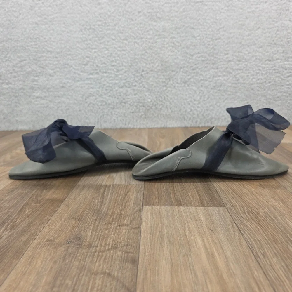 SULU Women's 38 Gray Leather Pointed‎ Toe Flats with Navy Ribbon Slip On Slides